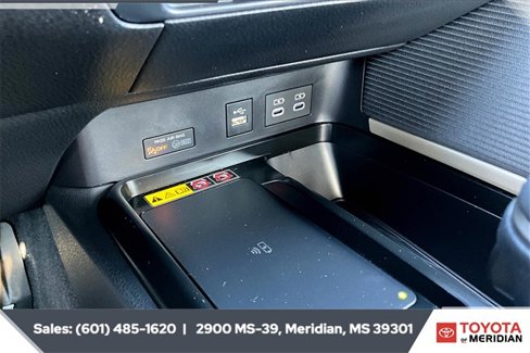Used 2025 Toyota Camry SE image 23