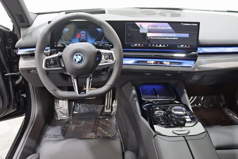 Used 2026 BMW 550e xDrive w/ Executive Package image 15