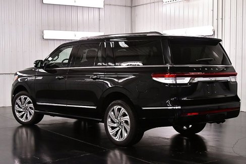 Used 2024 Lincoln Navigator L Reserve image 5