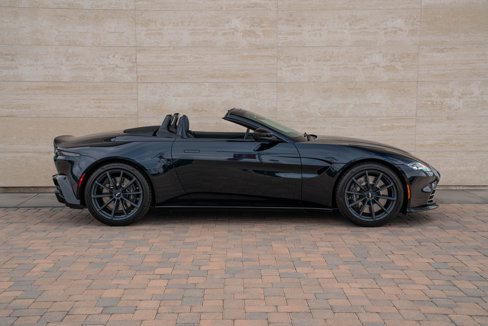 Used 2023 Aston Martin V8 Vantage Roadster image 22