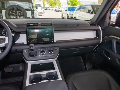 New 2025 Land Rover Defender 110 S image 41