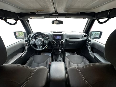 Used 2017 Jeep Wrangler Unlimited Rubicon w/ Connectivity Group image 20