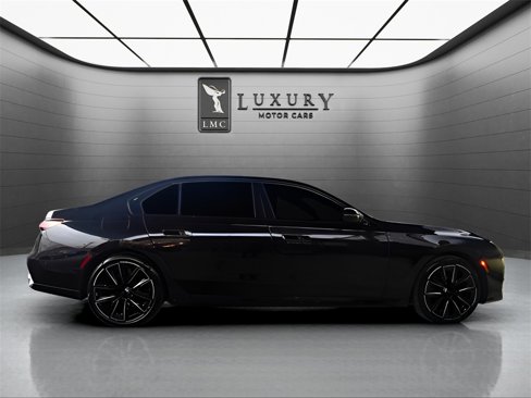 Used 2023 BMW 760i xDrive image 4