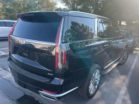 Used 2024 Cadillac Escalade Premium Luxury image 2
