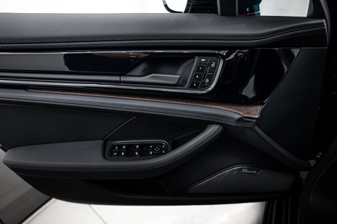 Certified 2025 Porsche Panamera Turbo image 17