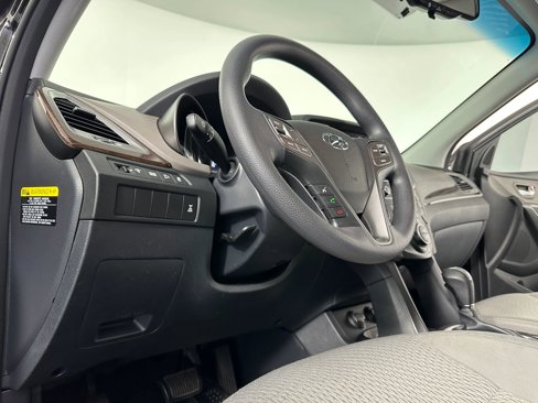 Used 2017 Hyundai Santa Fe SE image 32