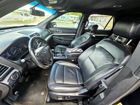 Used 2016 Ford Explorer XLT w/ Equipment Group 202A image 9