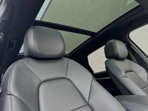 Used 2024 Porsche Cayenne image 16