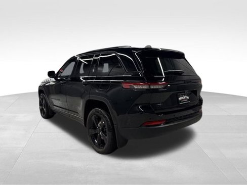 New 2025 Jeep Grand Cherokee Limited w/ Black Appearance Package image 4