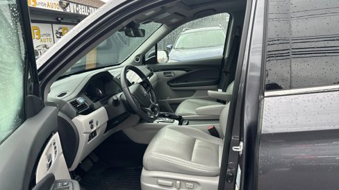Used 2021 Honda Pilot Touring image 9