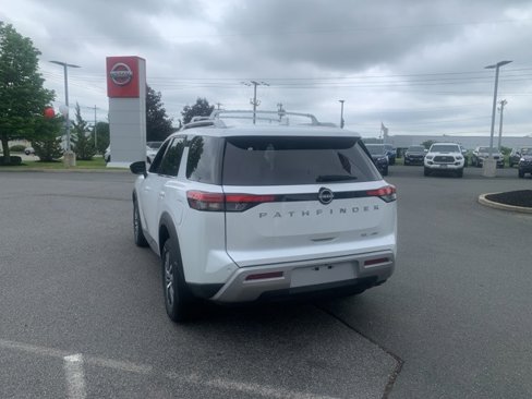 New 2025 Nissan Pathfinder SL image 5
