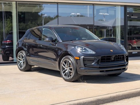 Certified 2025 Porsche Macan image 7