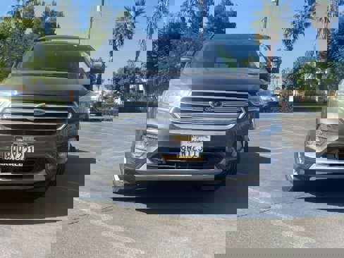 Used 2017 Ford Escape SE image 2