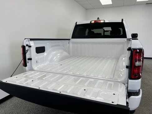 New 2026 RAM 1500 4x4 Crew Cab image 7