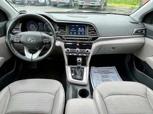Used 2020 Hyundai Elantra Limited image 16