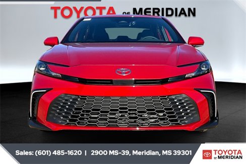 Used 2025 Toyota Camry SE image 3