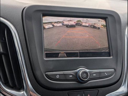 Used 2023 Chevrolet Equinox LS image 9