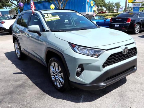 Used 2020 Toyota RAV4 XLE Premium image 8