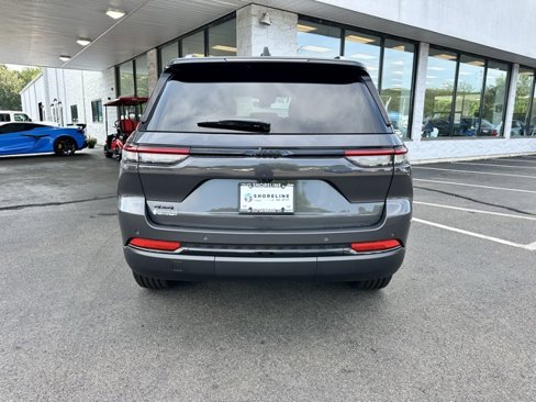 New 2025 Jeep Grand Cherokee Altitude image 6