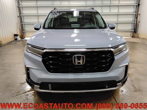 Used 2025 Honda Pilot Touring image 7