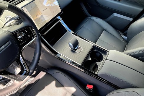 New 2026 Land Rover Range Rover Velar Dynamic SE image 8