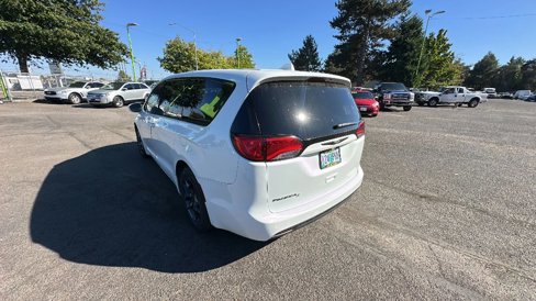 Used 2018 Chrysler Pacifica Touring Plus w/ S Appearance Package image 5