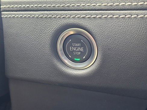 Used 2025 Cadillac Escalade ESV Premium Luxury image 39