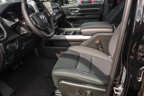 New 2026 RAM 1500 4x4 Crew Cab image 4