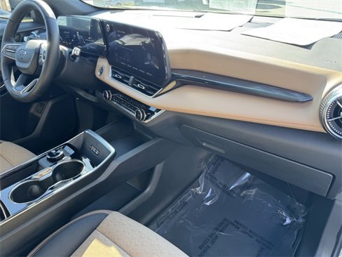 Used 2025 Chevrolet Equinox ACTIV w/ Safety and Technology Package image 5