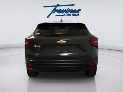 Used 2024 Chevrolet Trax LS w/ LS Convenience Package image 10