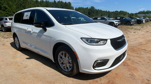 New 2026 Chrysler Pacifica Select image 5