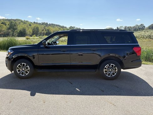 Used 2024 Ford Expedition Max XLT image 2