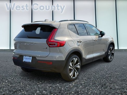 New 2026 Volvo XC40 B5 Plus w/ Climate Package image 3