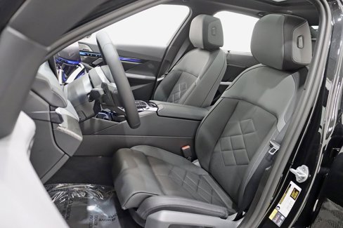Used 2026 BMW 550e xDrive w/ Executive Package image 31