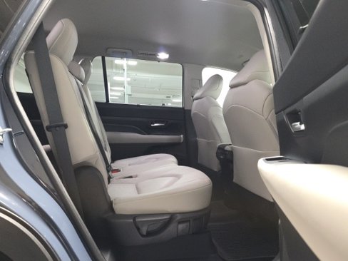 Used 2024 Toyota Grand Highlander Limited image 21