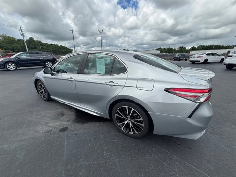 Used 2018 Toyota Camry image 3