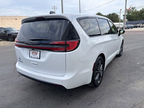 New 2026 Chrysler Pacifica Select image 7