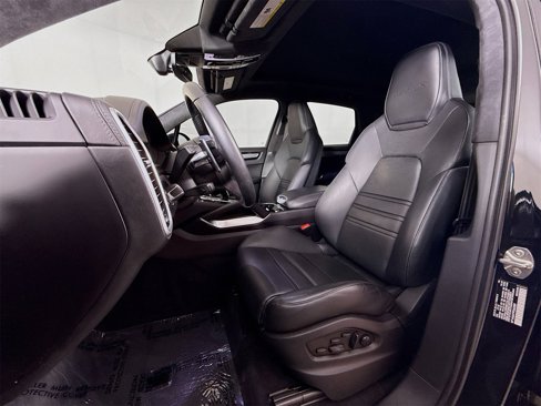 Certified 2023 Porsche Cayenne Turbo S image 5