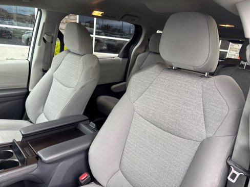 Used 2023 Toyota Sienna LE image 23