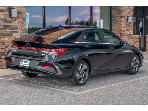 Used 2024 Hyundai Elantra SEL w/ Convenience Package image 3