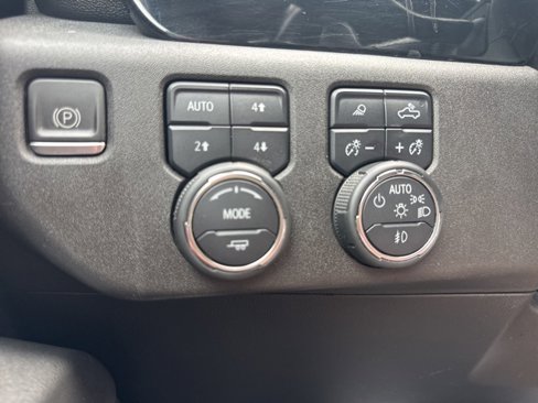 Used 2023 Chevrolet Silverado 1500 LTZ image 18