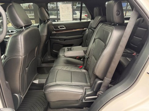 Used 2019 Ford Explorer Platinum image 36