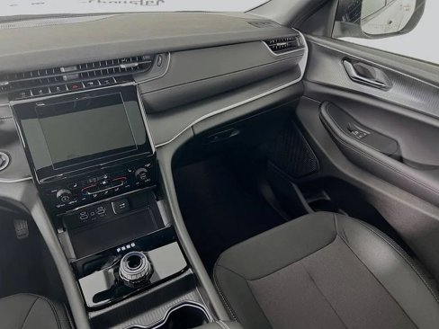 New 2025 Jeep Grand Cherokee Laredo X w/ Luxury Tech Group I image 24