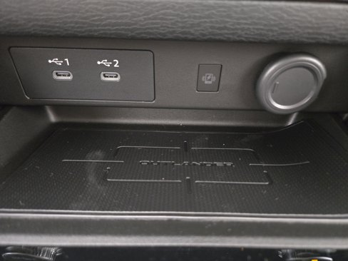 New 2025 Mitsubishi Outlander SE image 28