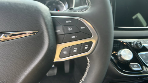 New 2025 Chrysler Voyager LX image 26