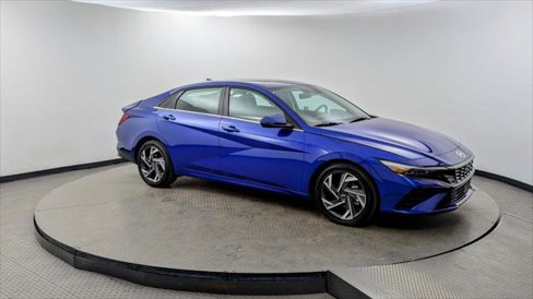 Used 2025 Hyundai Elantra Limited image 11