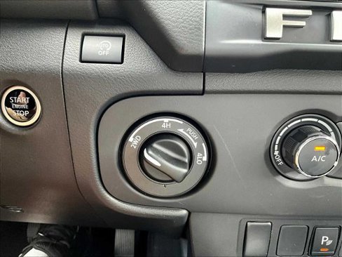 Certified 2025 Nissan Frontier SV image 26