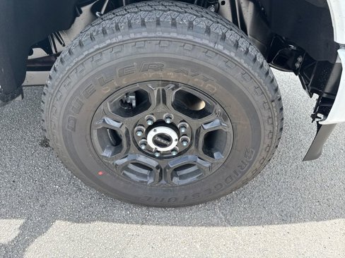 New 2025 Ford F350 4x4 Regular Cab Super Duty image 9