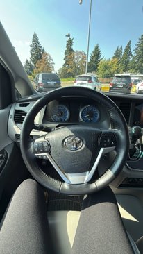 Used 2015 Toyota Sienna XLE Premium image 9