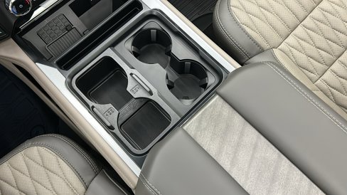 Used 2025 Ford F450 Platinum w/ Platinum Plus Package image 28